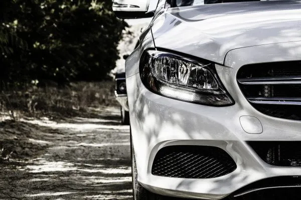 Processus d'immatriculation de véhicule Mercedes-Benz au Luxembourg : certificat SNCA, plaques et dossier complet par ImmatLuxExpress